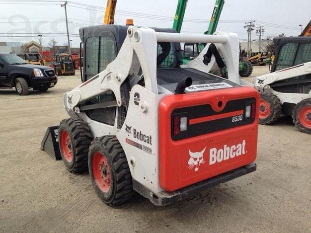 Аренда минипогрузчика Bobcat в Санкт-Петербурге