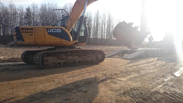Свободен гусеничный экскаватор JCB 220