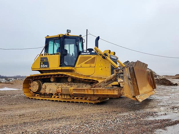 Komatsu D65PX-16 б/у болотный бульдозер толкач