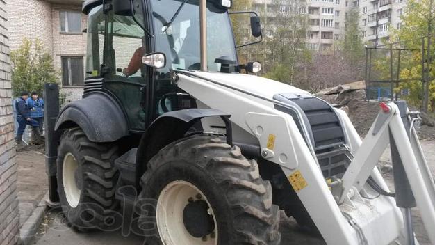 Аренда Экскаватора Погрузчика в Буграх, Порошкино, Сярьгах. Услуги по АРЕНДЕ трактора в Сярьгах, Буграх, Порошкино, Мендсарах. Уборка снега тракторм в Буграх, Порошкино, Сярьгах. Экскаватор (ТРАКТОР) погрузчик в Буграх, Мендсарах