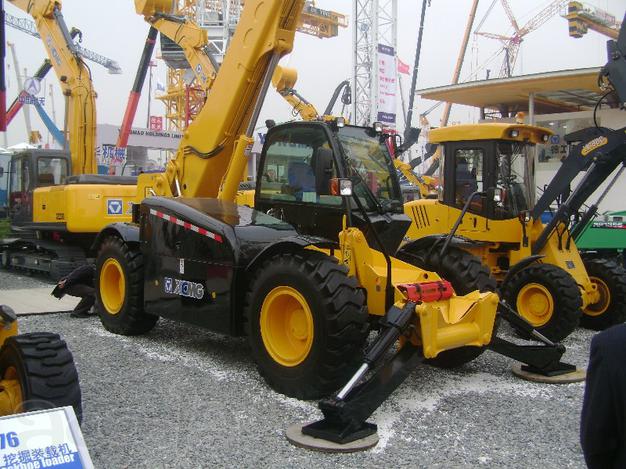 Вилочный телескопический  погрузчик XCMG XT680-170