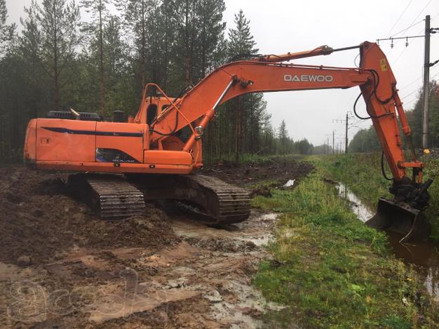 Экскаватор гусеничный Doosan 225, болотник, планировочный ковш с гидроперекосом. + простой ковш.