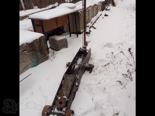 Домкрат подкатной