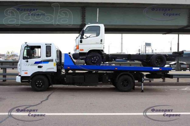 Эвакуатор для перевозки спецтехники и грузовых автомобилей.