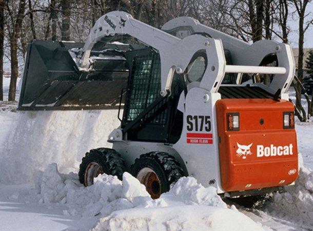 Предлагаем в аренду погрузчик BobCat. Щётка, ковш.