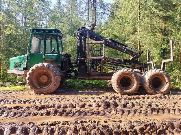 Форвардер Timberjack 1010, 2002 г, цепи, гусянки, х2 шт.