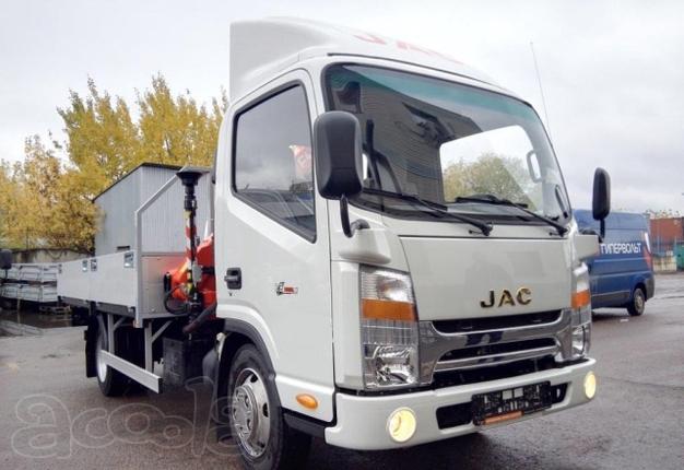 Бортовой грузовик с КМУ Fassi на JAC N56